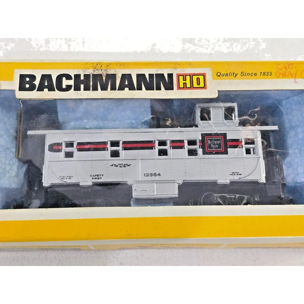 Bachmann HO Scale Burlington 0984 Caboose Train Car